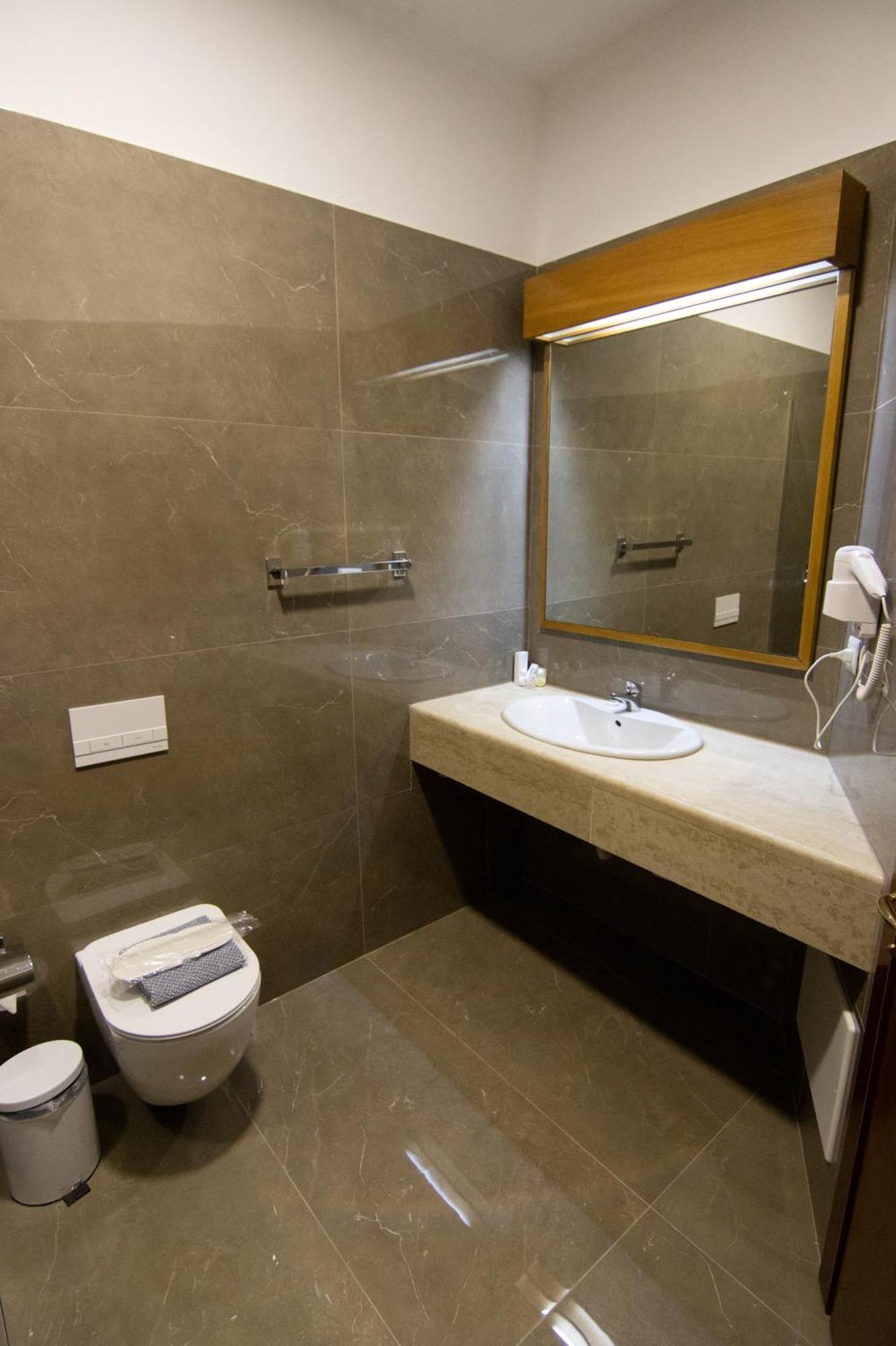 Chateau Linza Resort Тирана Екстериор снимка