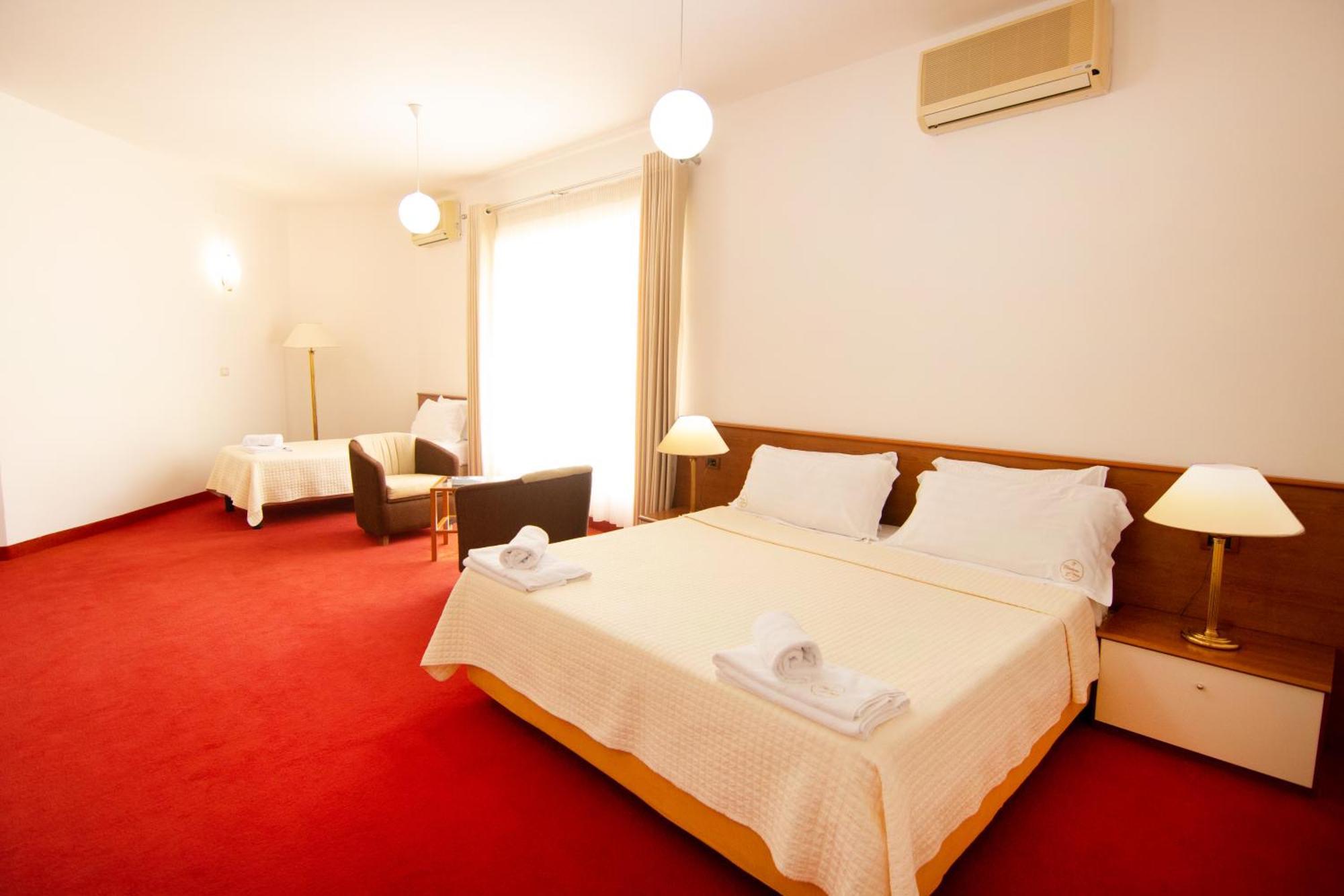 Chateau Linza Resort Тирана Екстериор снимка