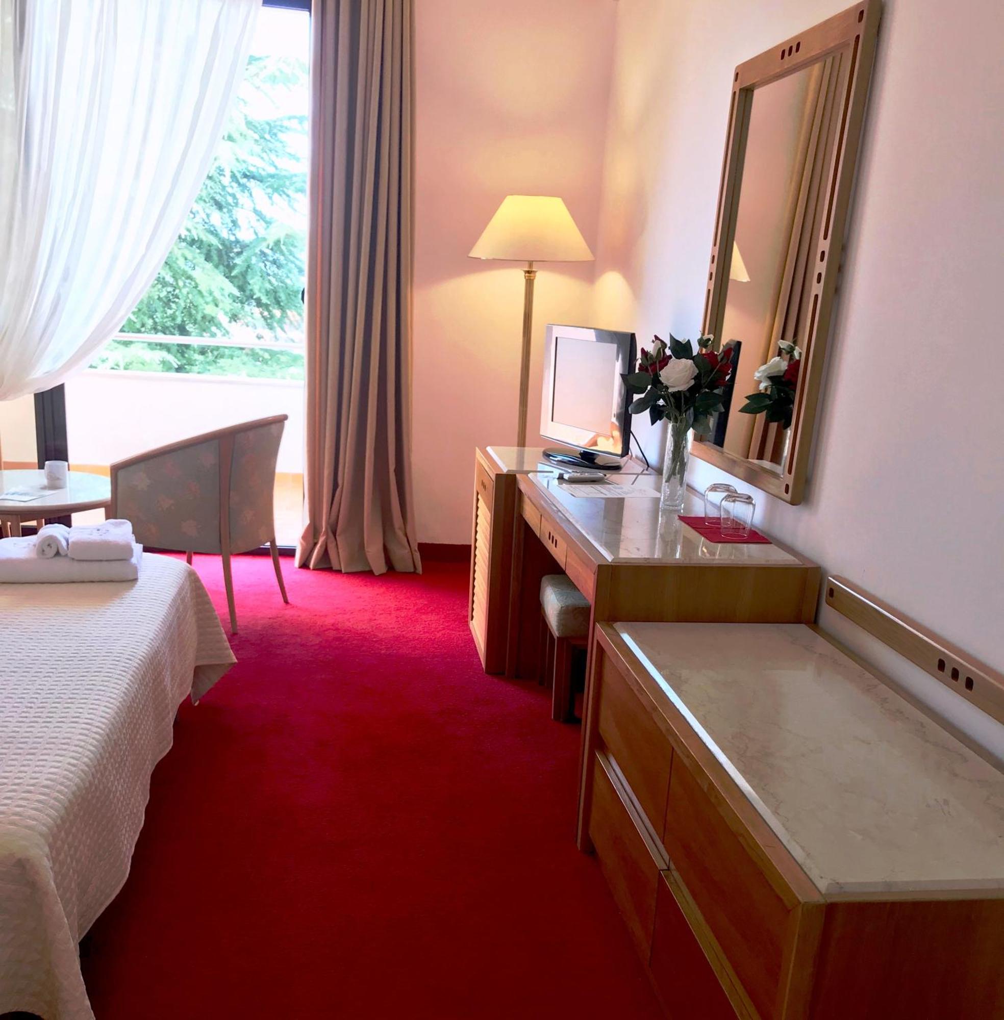 Chateau Linza Resort Тирана Екстериор снимка