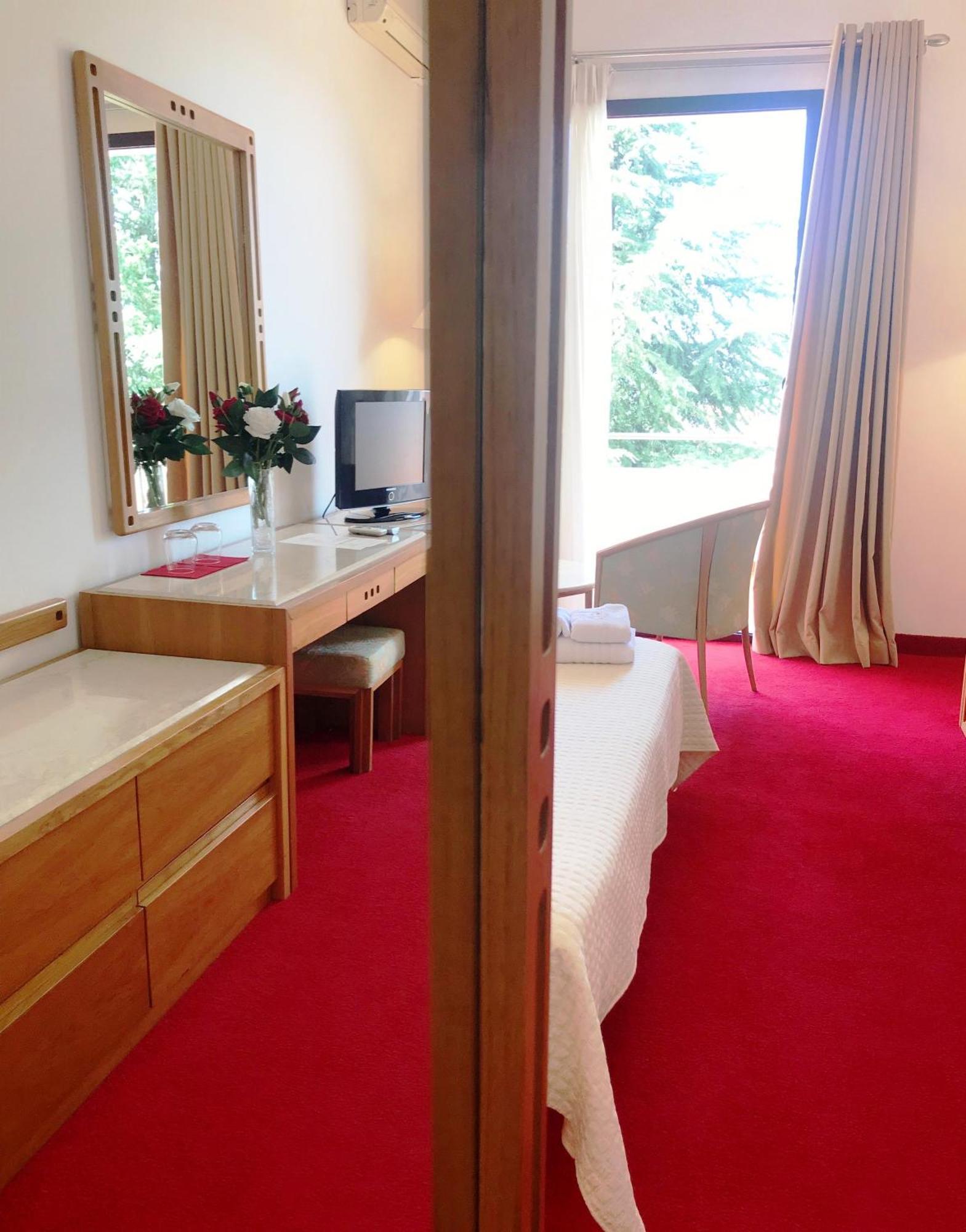 Chateau Linza Resort Тирана Екстериор снимка