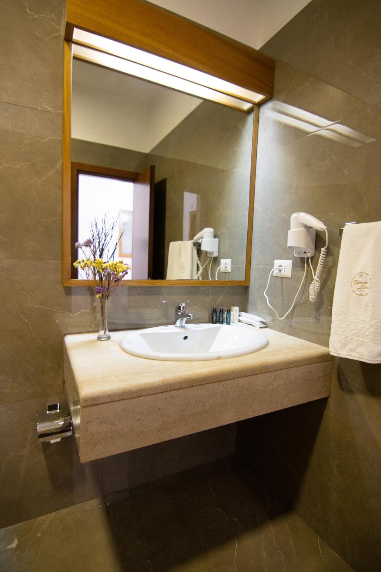 Chateau Linza Resort Тирана Екстериор снимка