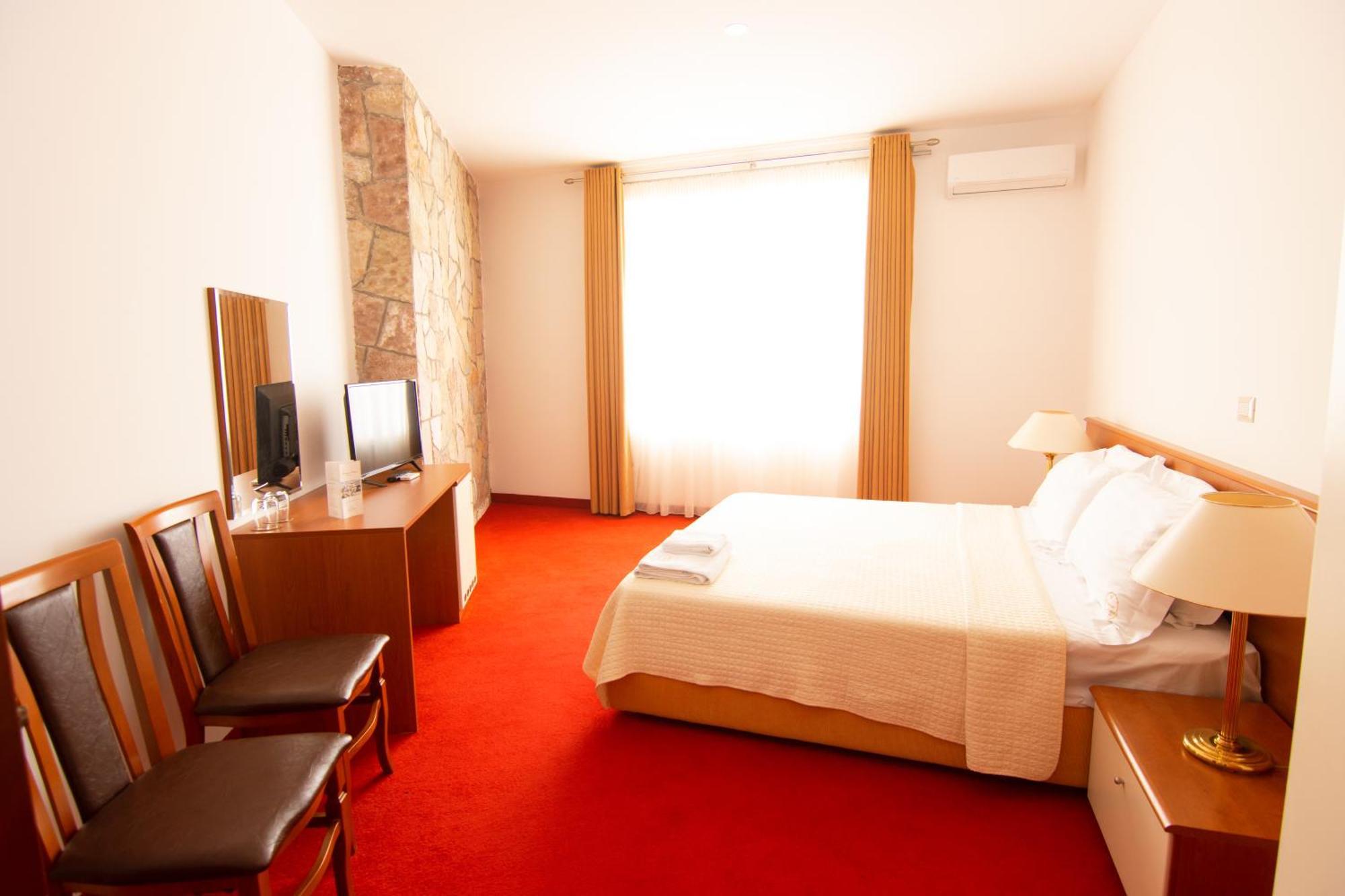 Chateau Linza Resort Тирана Екстериор снимка