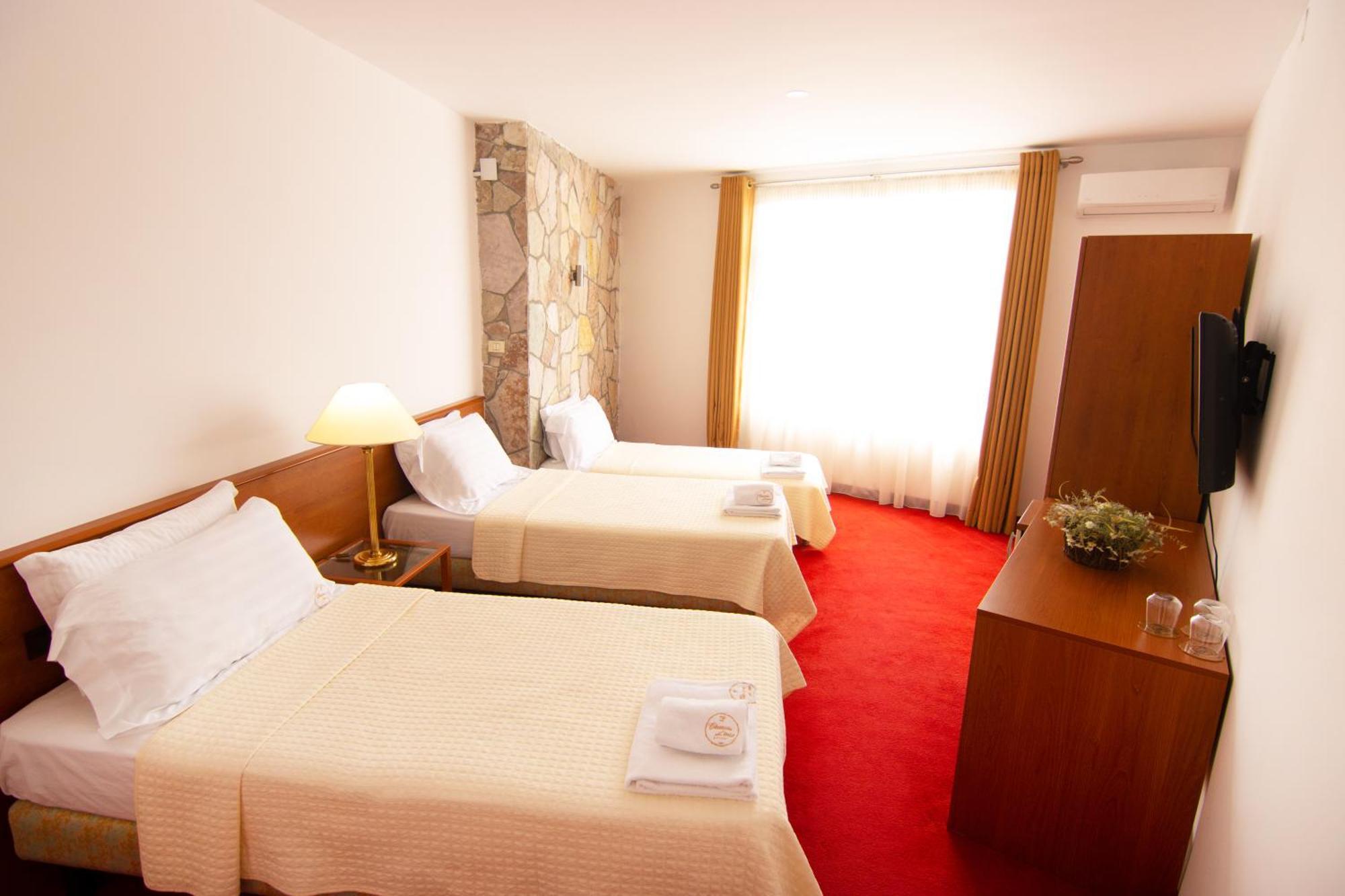 Chateau Linza Resort Тирана Екстериор снимка