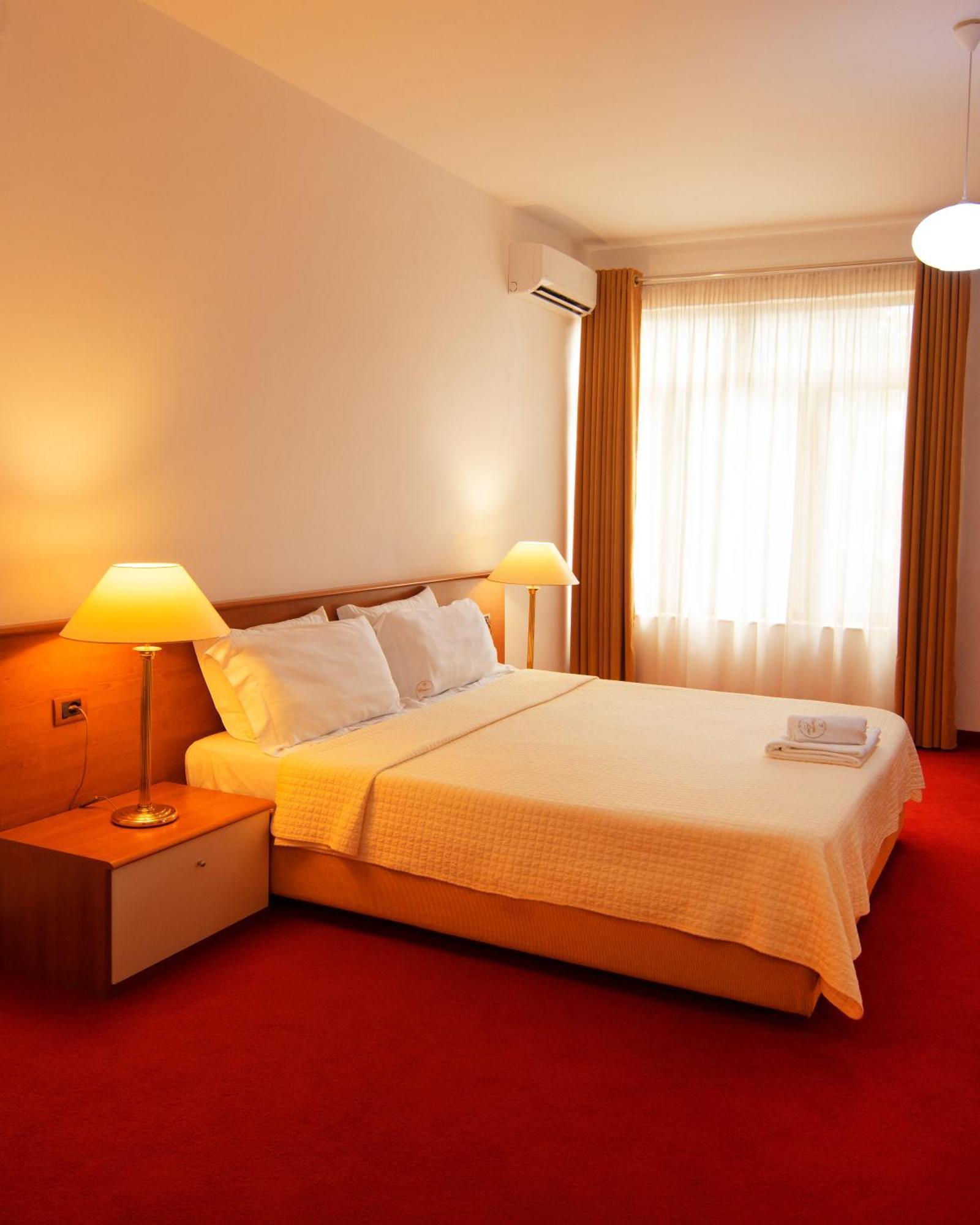 Chateau Linza Resort Тирана Екстериор снимка
