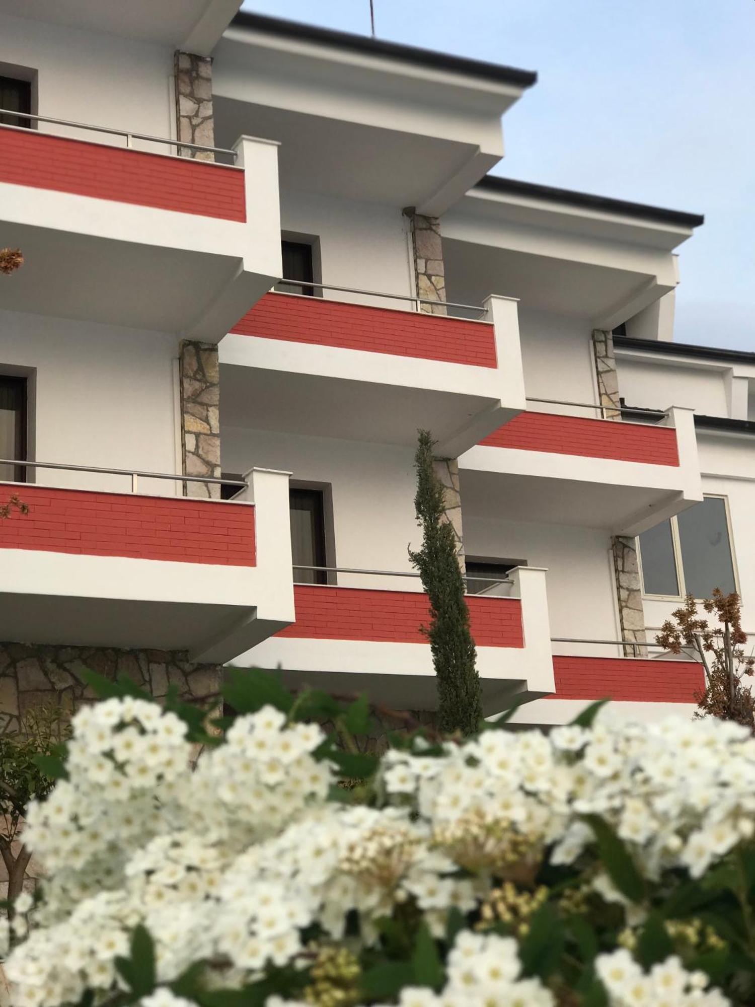 Chateau Linza Resort Тирана Екстериор снимка
