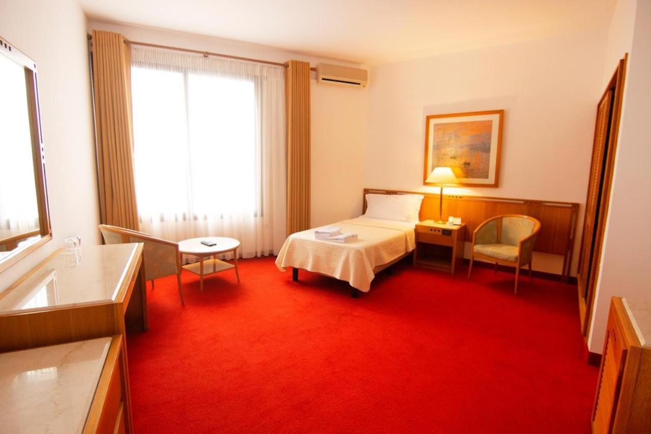 Chateau Linza Resort Тирана Екстериор снимка
