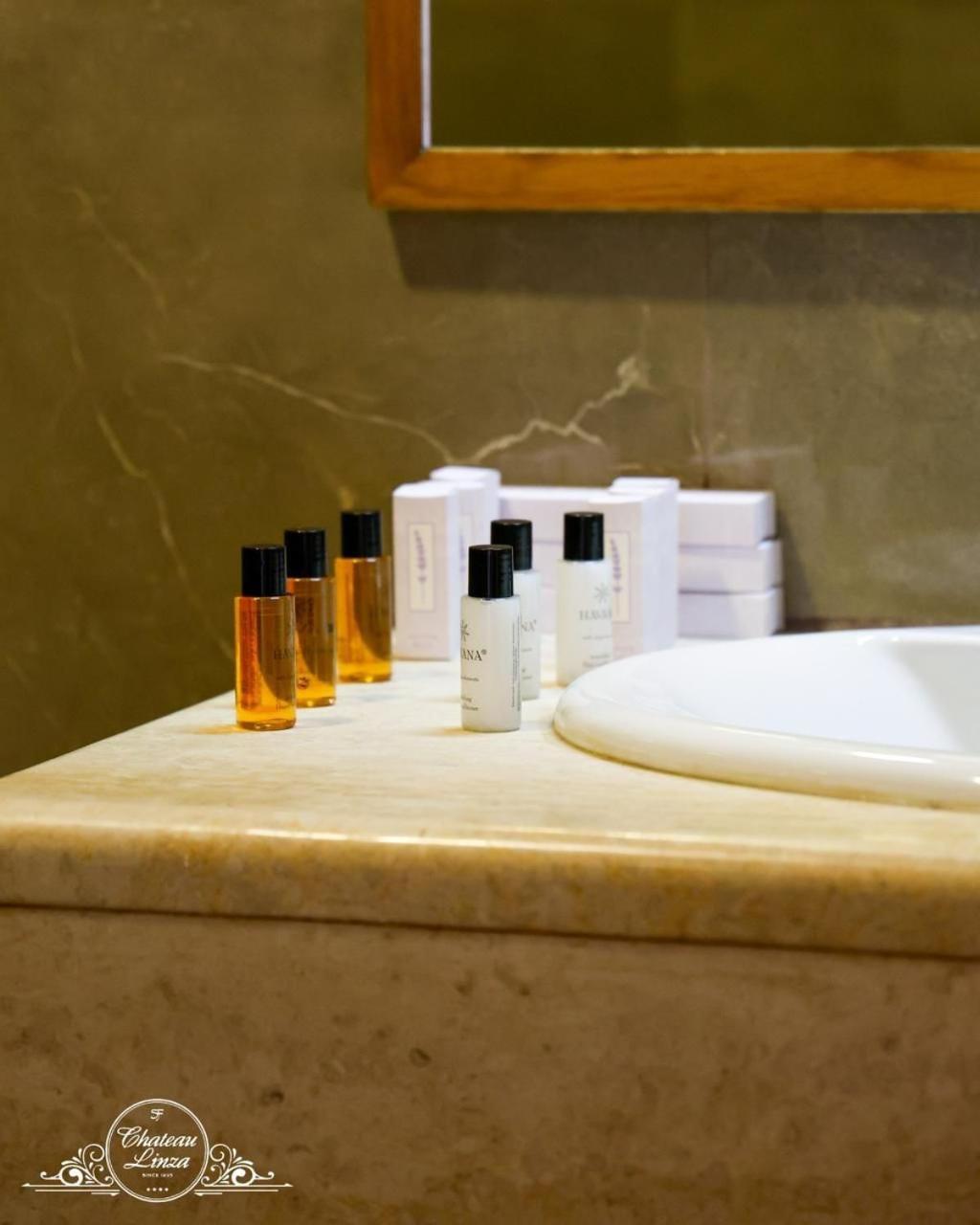 Chateau Linza Resort Тирана Екстериор снимка